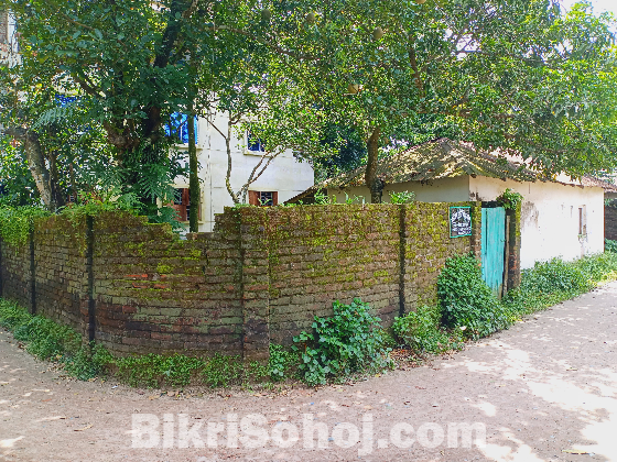 বোদা থানা পাড়া আবাসিক এলাকায় ৬ শতক জমি বিক্রি হবে।
